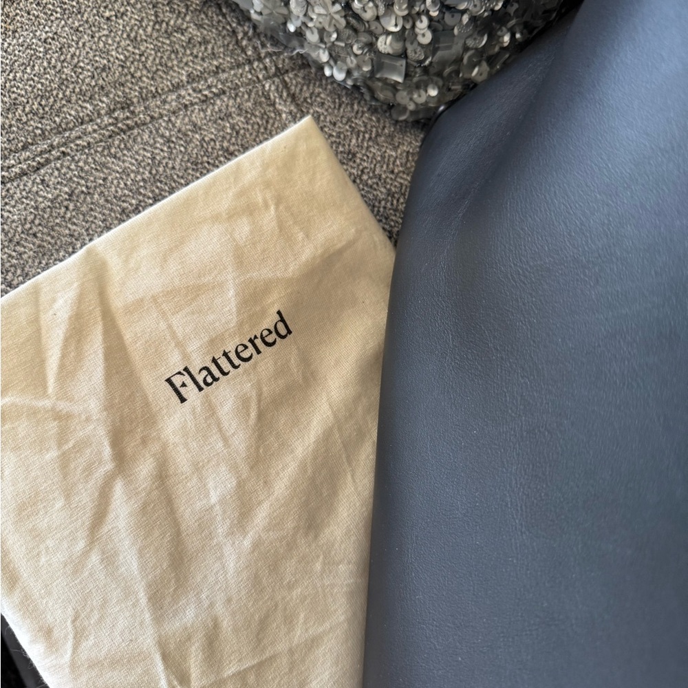 Flattered Black Leather Tote Bag - Picture 11 of 16